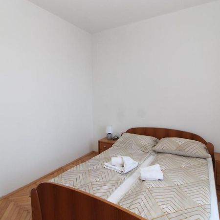 Se-Na Apartment Pula Luaran gambar