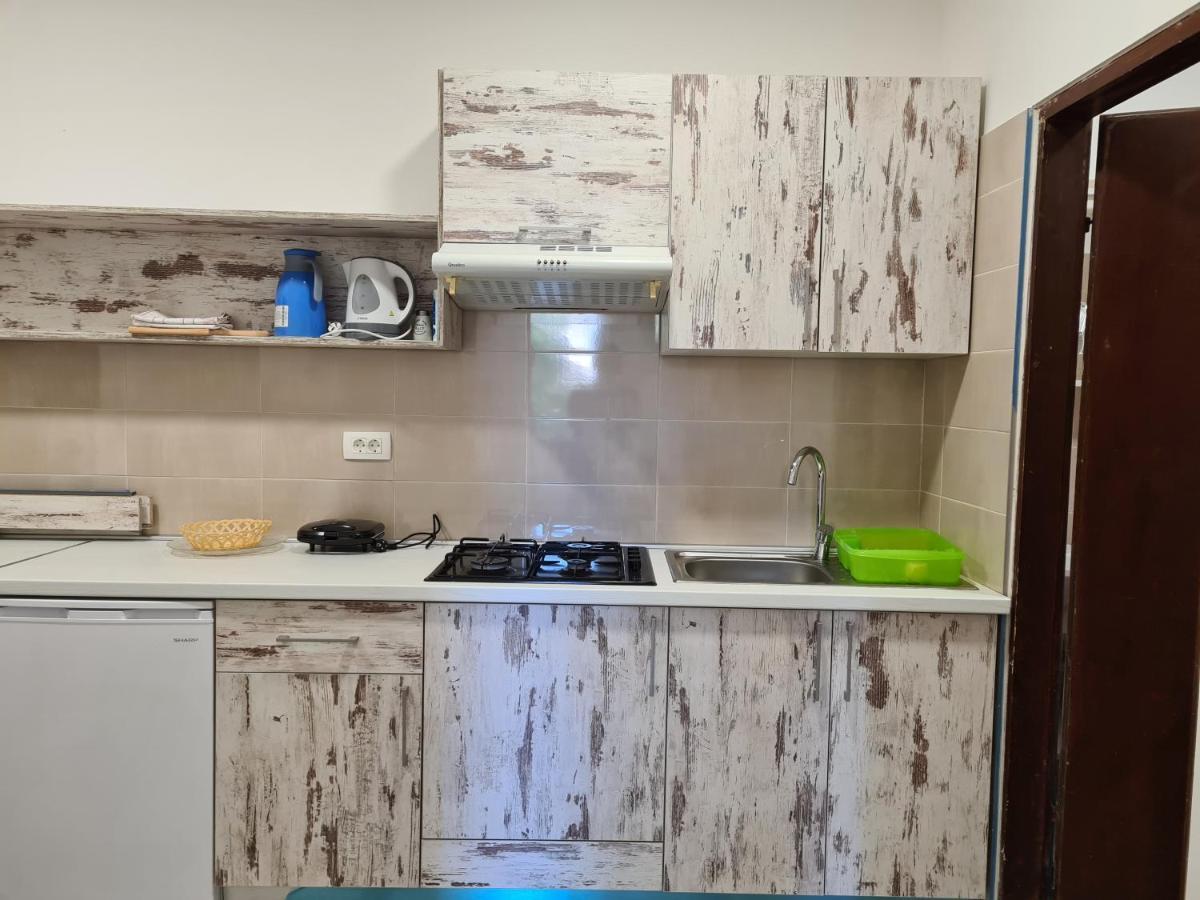 Se-Na Apartment Pula Luaran gambar