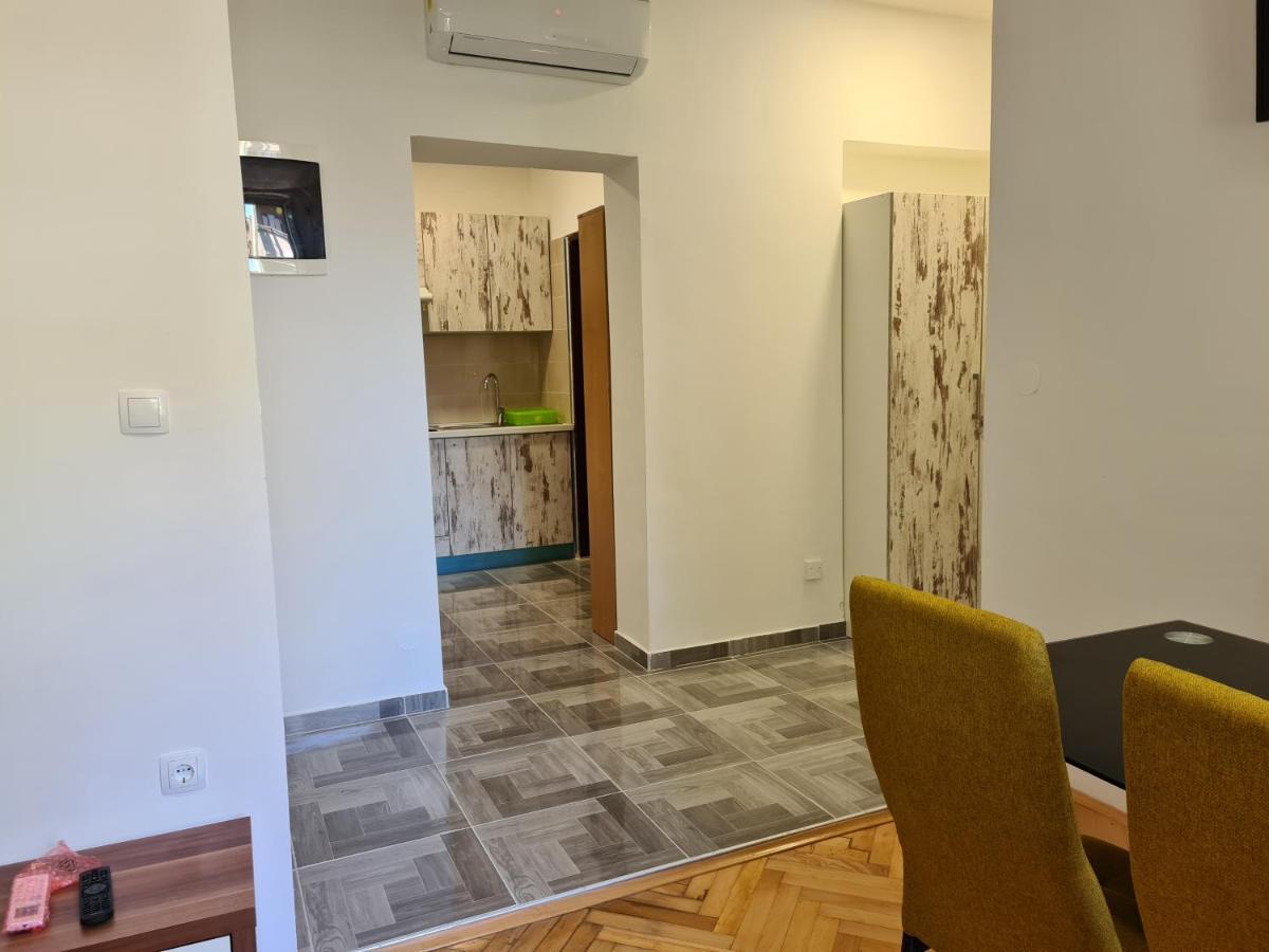 Se-Na Apartment Pula Luaran gambar