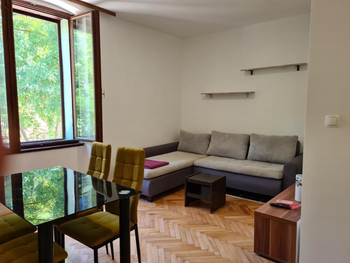 Se-Na Apartment Pula Luaran gambar