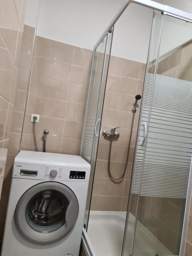 Se-Na Apartment Pula Luaran gambar