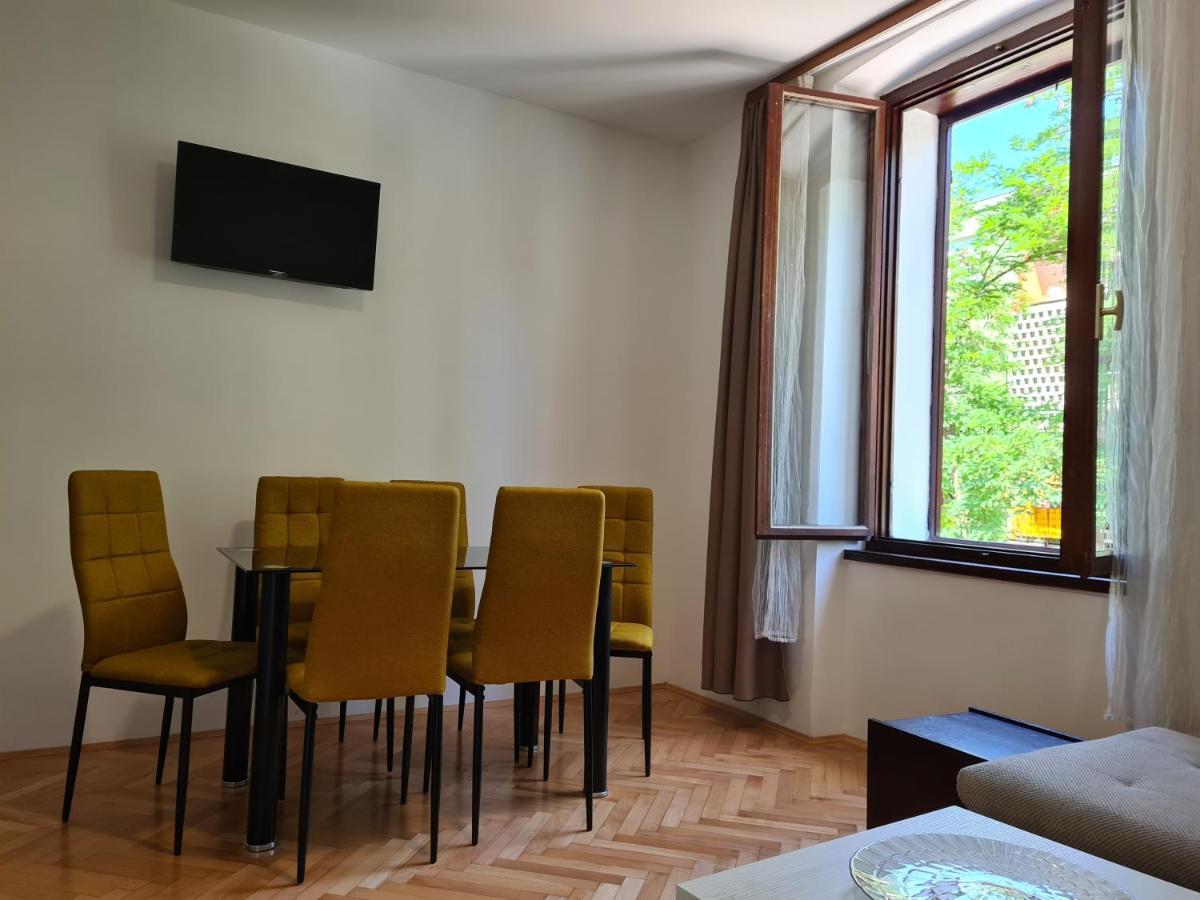 Se-Na Apartment Pula Luaran gambar
