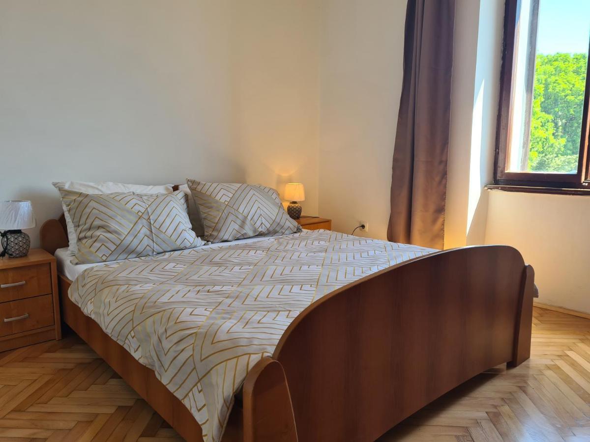 Se-Na Apartment Pula Luaran gambar