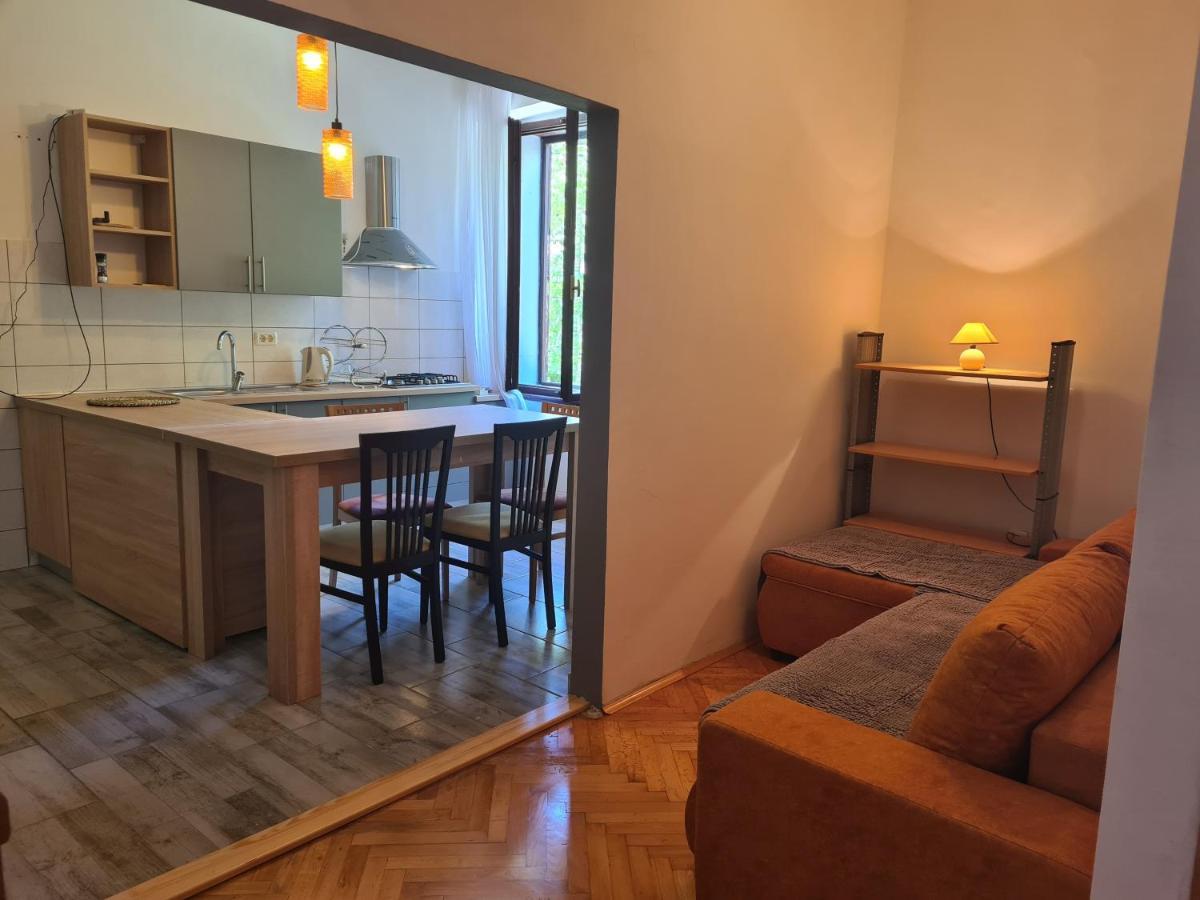 Se-Na Apartment Pula Luaran gambar