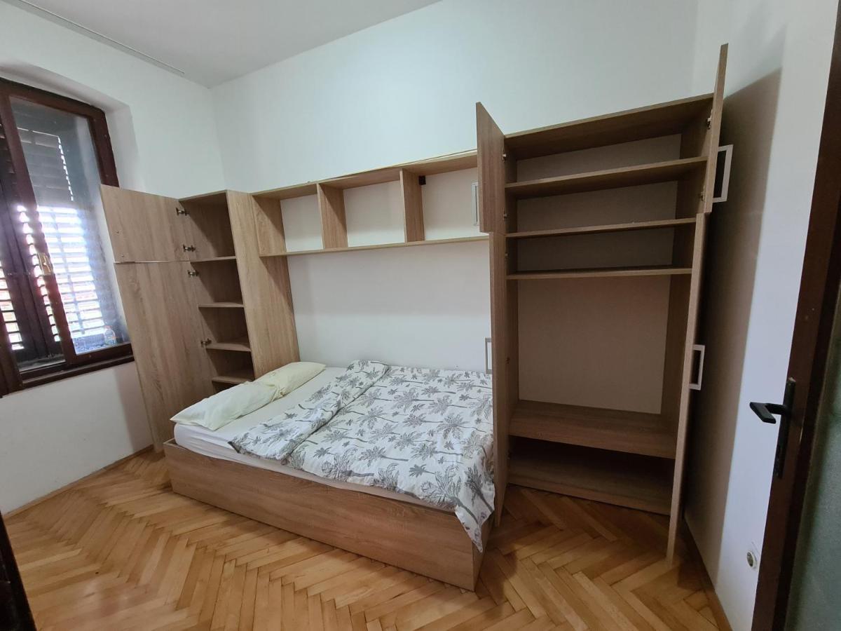 Se-Na Apartment Pula Luaran gambar