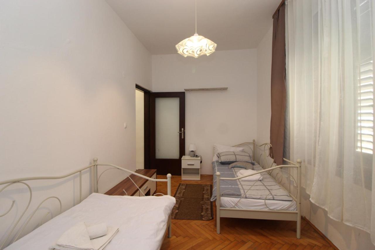 Se-Na Apartment Pula Luaran gambar