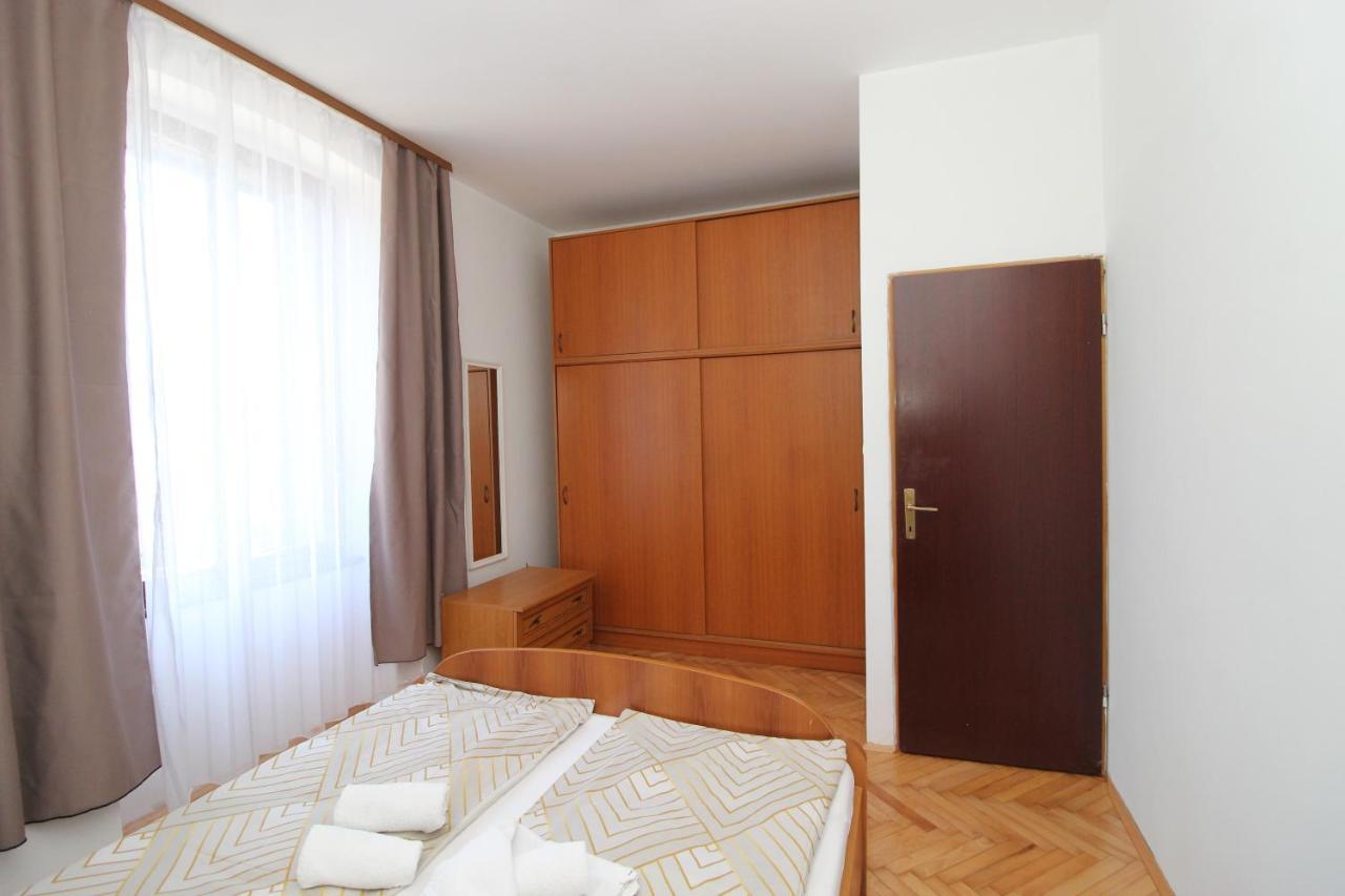Se-Na Apartment Pula Luaran gambar