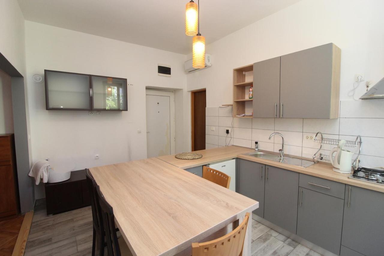 Se-Na Apartment Pula Luaran gambar