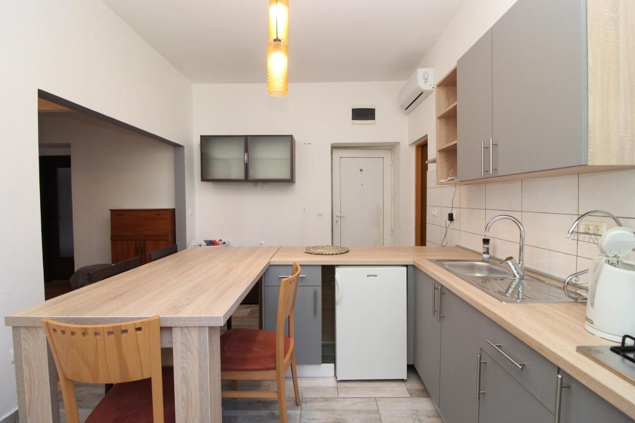 Se-Na Apartment Pula Luaran gambar
